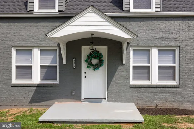a front view of a house with garage