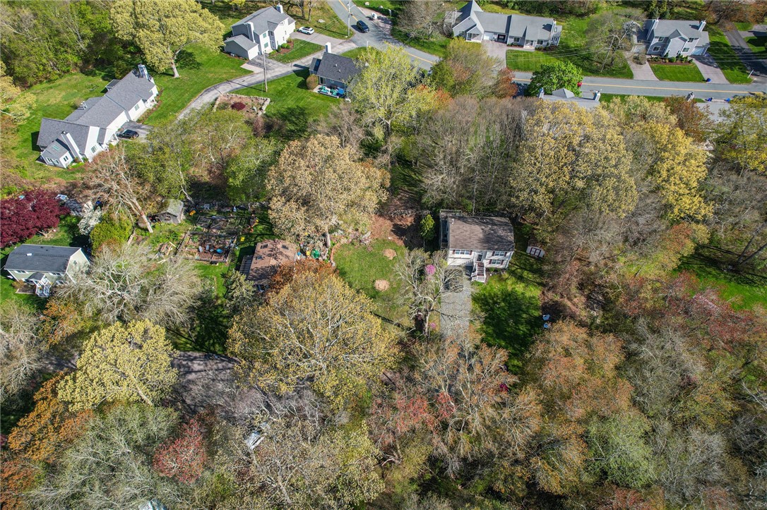 7 Winterberry Road Narragansett, RI 02874 - Photo 10 of 11 Gallery Image 10