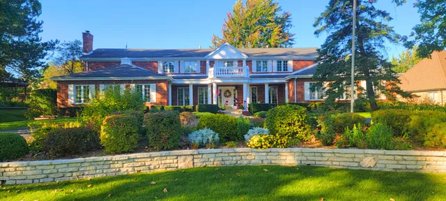 $1,099,000 | 23 Deer Path Trail, Burr Ridge, IL 60527