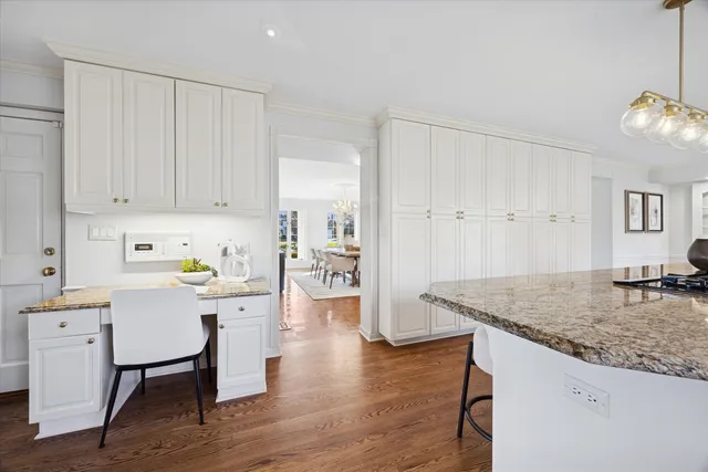 $1,099,000 | 23 Deer Path Trail, Burr Ridge, IL 60527