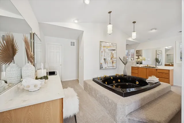 $1,099,000 | 23 Deer Path Trail, Burr Ridge, IL 60527