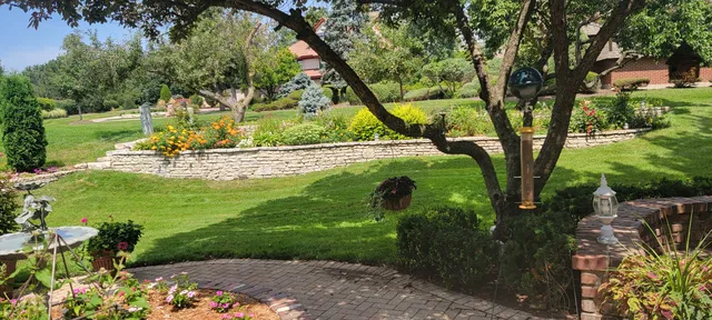 $1,099,000 | 23 Deer Path Trail, Burr Ridge, IL 60527