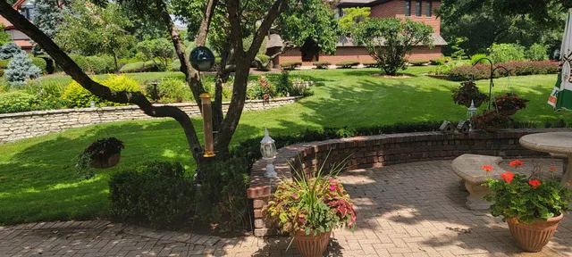 $1,099,000 | 23 Deer Path Trail, Burr Ridge, IL 60527
