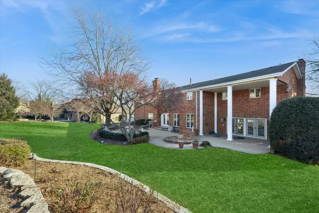 $1,099,000 | 23 Deer Path Trail, Burr Ridge, IL 60527