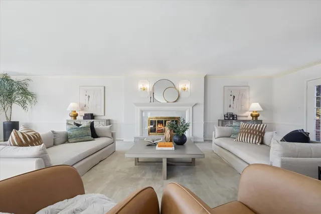 $1,099,000 | 23 Deer Path Trail, Burr Ridge, IL 60527