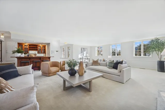 $1,099,000 | 23 Deer Path Trail, Burr Ridge, IL 60527