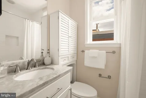 $1,500,000 | 647 A Street Southeast, Washington, DC 20003