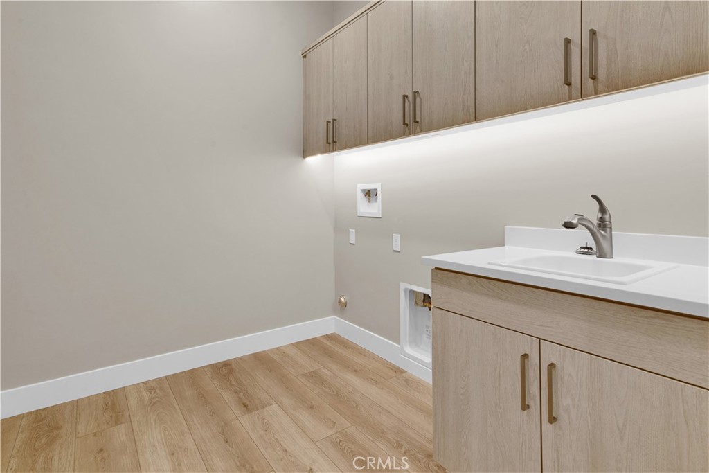 1330 Cava Road Paso Robles, CA 93446 - Photo 12 of 14 a bathroom with a sink and vanity