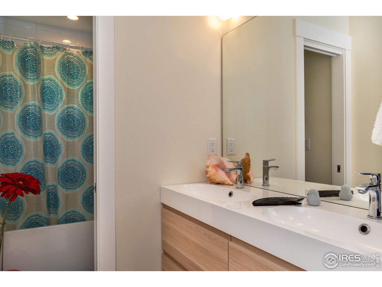 2058 Walnut Street, Unit B Boulder, CO 80302 - Photo 23 of 39 2nd Bath