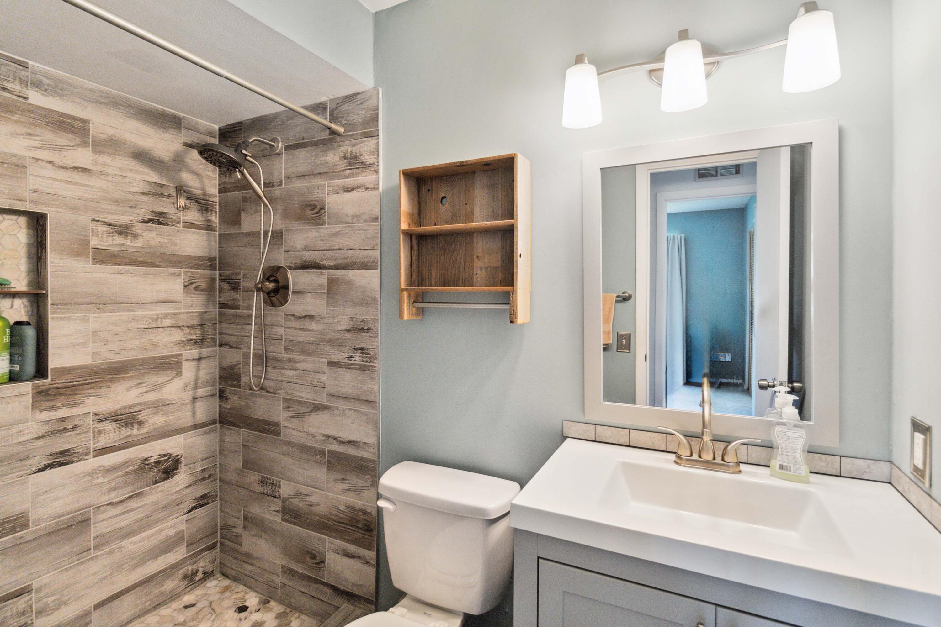 538 Parker Road Melbourne, FL 32904 - Photo 14 of 19 Guest Bath
