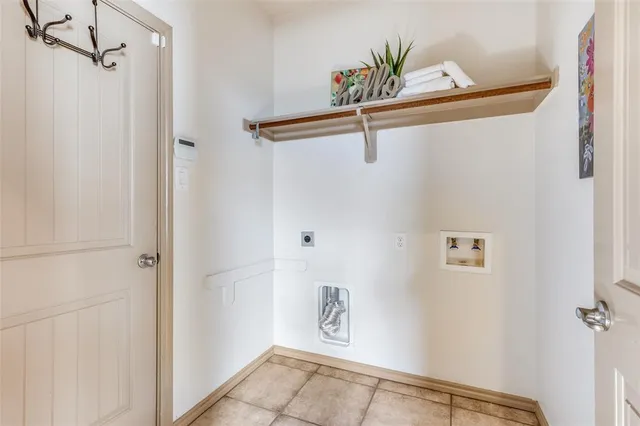 a view of a house with backyard and porch