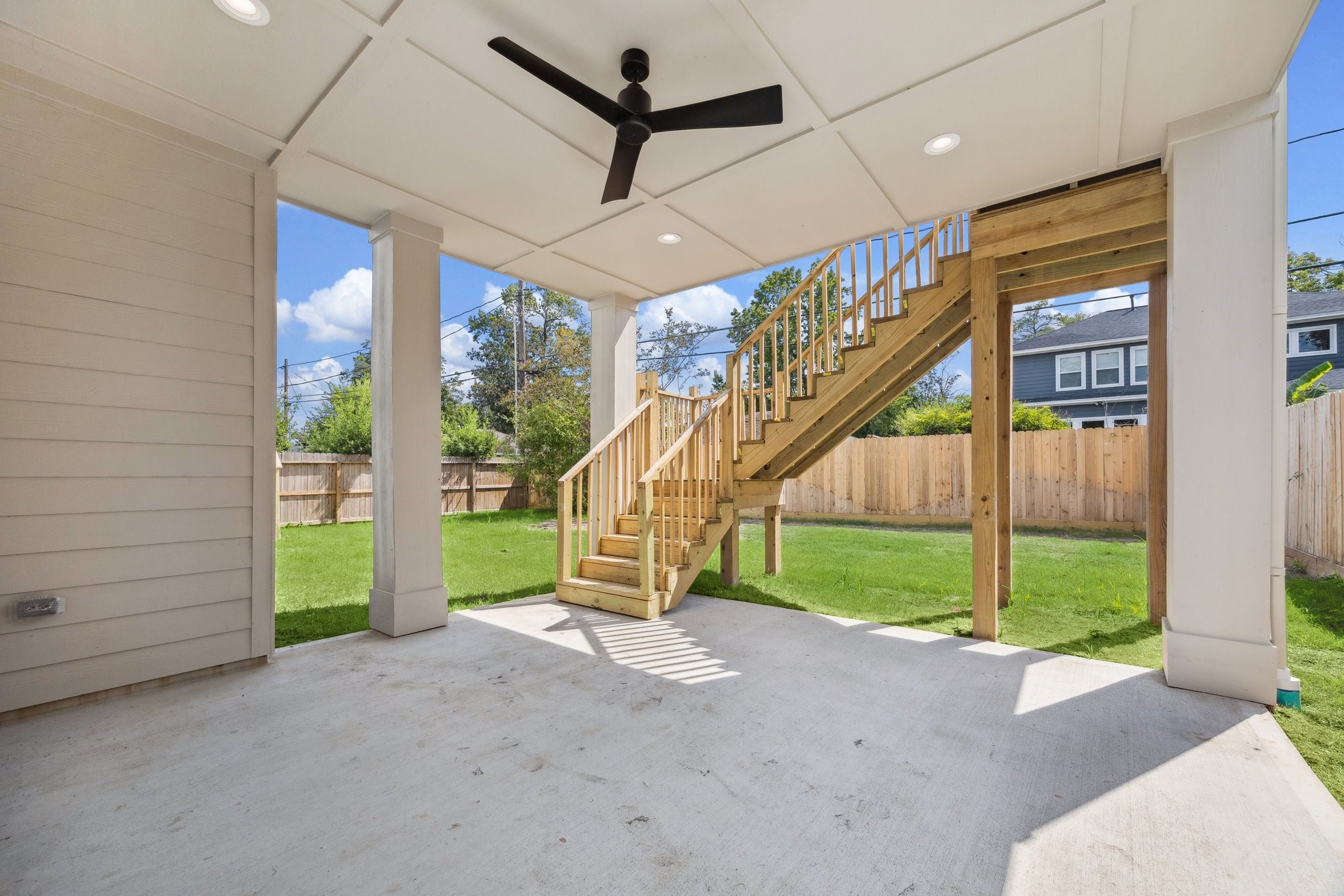 2211 Saxon Drive Houston, TX 77018 - Photo 20 of 32 a view of outdoor space