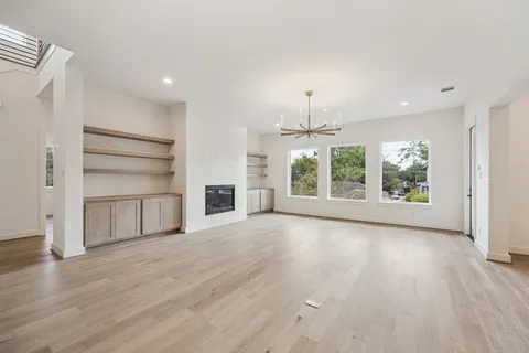 $1,370,000 | 2211 Saxon Drive, Houston, TX 77018