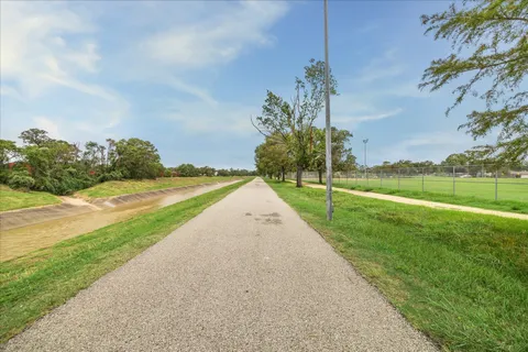 $1,370,000 | 2211 Saxon Drive, Houston, TX 77018