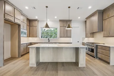 $1,370,000 | 2211 Saxon Drive, Houston, TX 77018