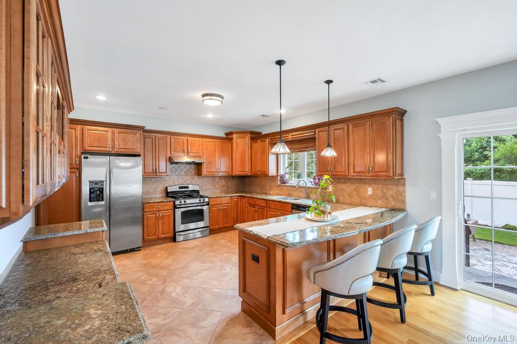 14 Kent Road Valley Stream, NY 11580 - Photo 4 of 31