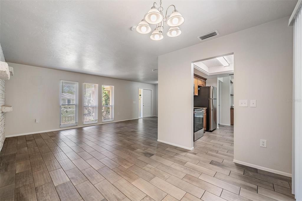 1124 Danny Drive Sarasota, FL 34243 - Photo 10 of 45