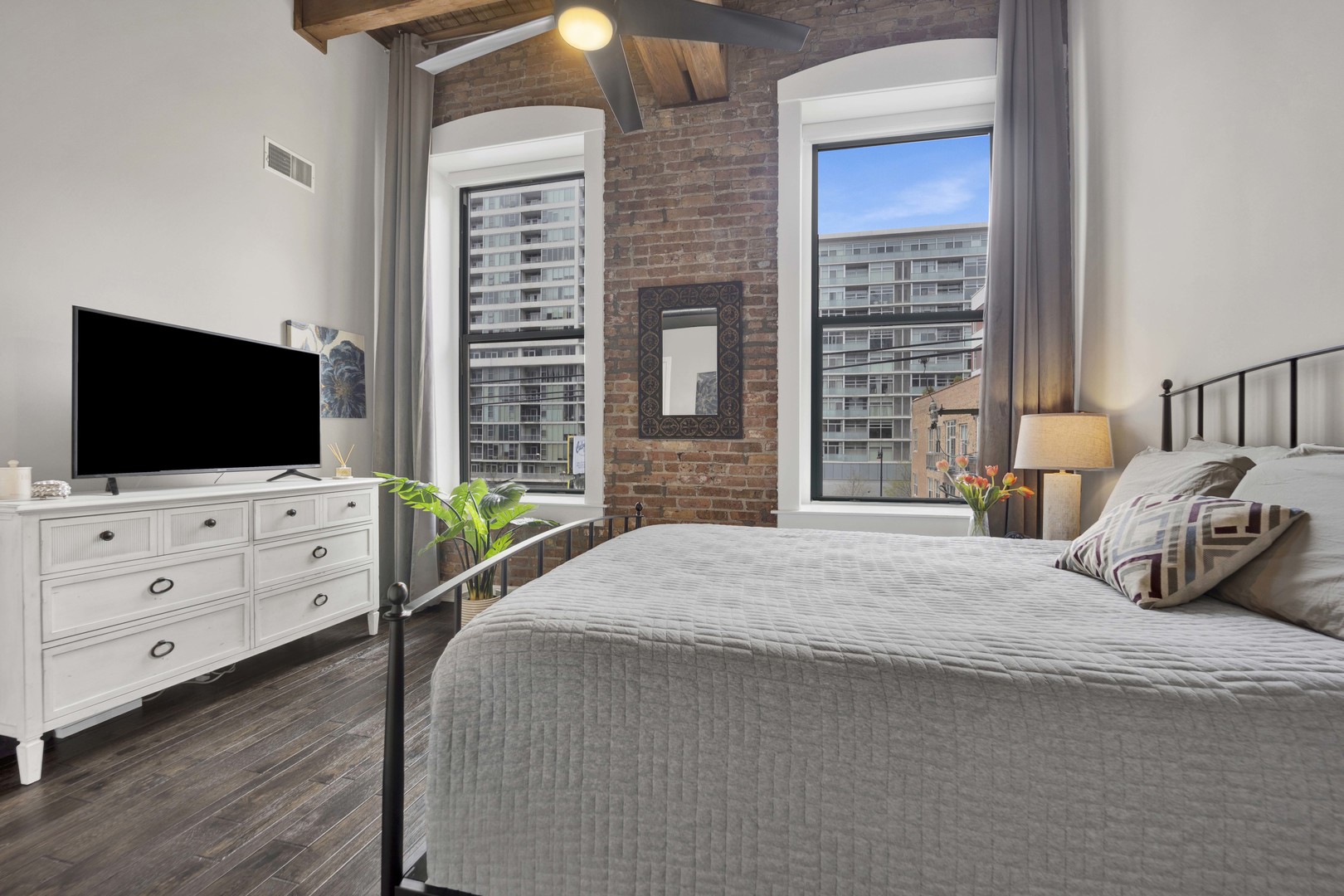 1632 South Indiana Avenue, Unit 409 Chicago, IL 60616 - Photo 11 of 21 a bedroom with a bed and flat screen tv