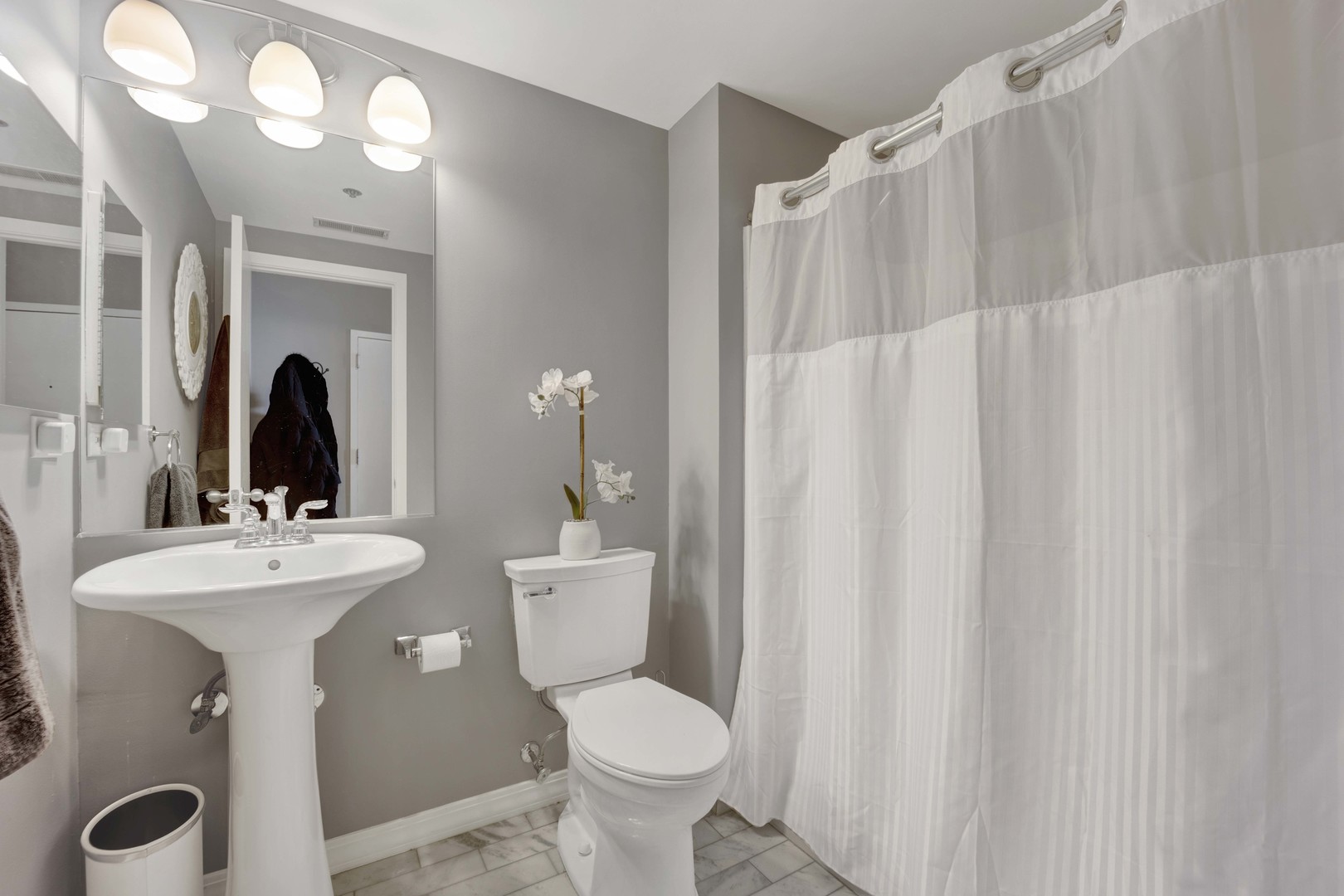 1632 South Indiana Avenue, Unit 409 Chicago, IL 60616 - Photo 15 of 21 a bathroom with a toilet sink and mirror