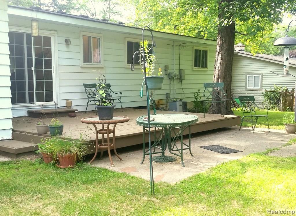 2415 Keith Road West Bloomfield, MI 48324 - Photo 5 of 32