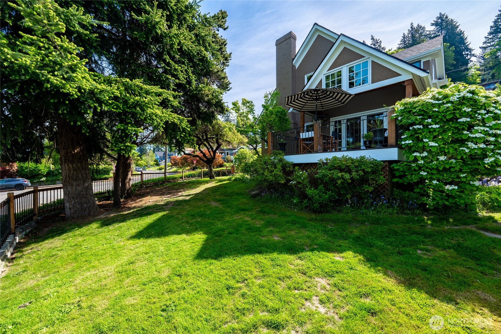 258 North Forest Street Bellingham, WA 98225 - Photo 36 of 40 a front view of house with yard and green space
