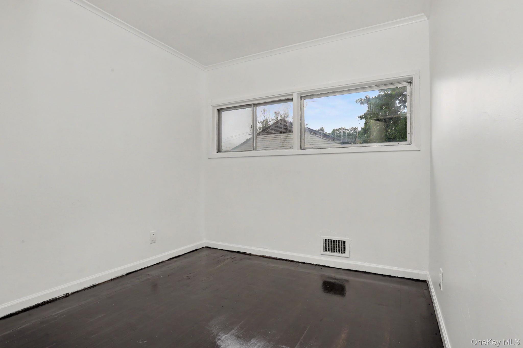 376 County Center Road White Plains, NY 10603 - Photo 23 of 40