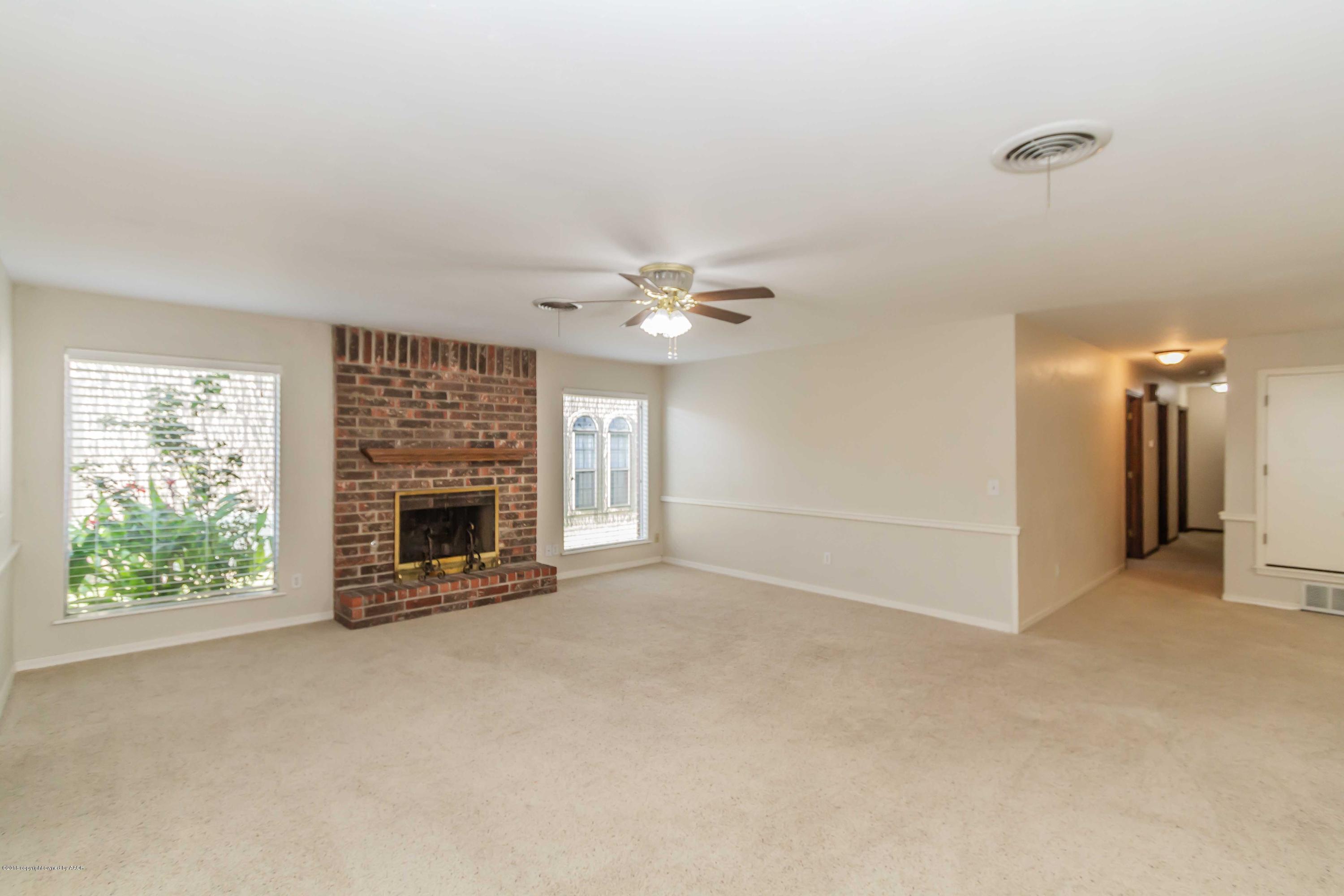 4448 Ridgecrest Circle Amarillo, TX 79109 - Photo 3 of 39 LIVING ROOM VIEW 3 (1)