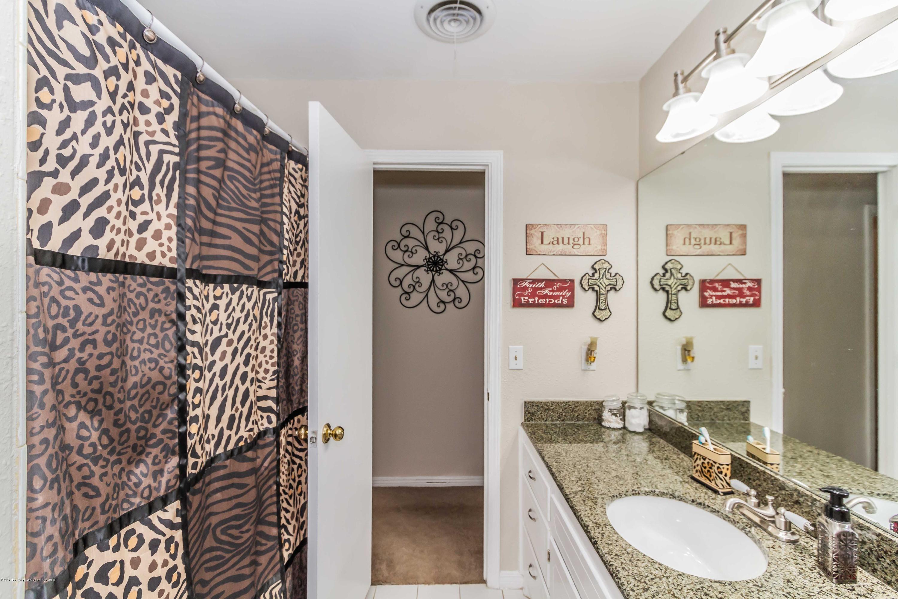 4448 Ridgecrest Circle Amarillo, TX 79109 - Photo 32 of 39 BATHROOM 2 VIEW 2