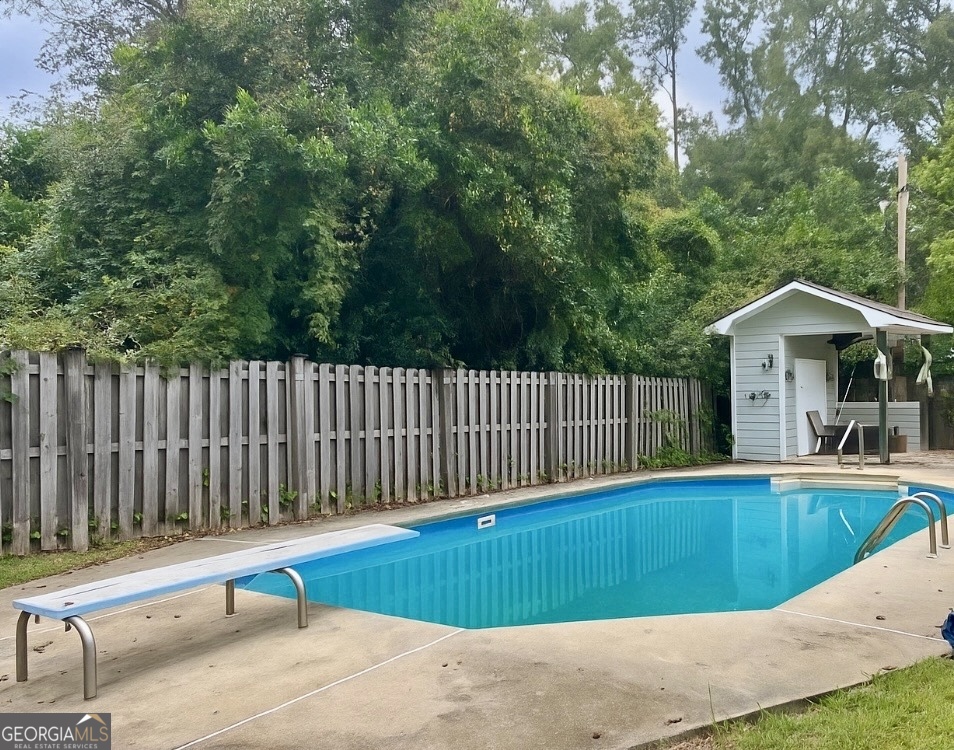 601 Linton Road South Sandersville, GA 31082 - Photo 24 of 24 a view of a bathtub and iron fence
