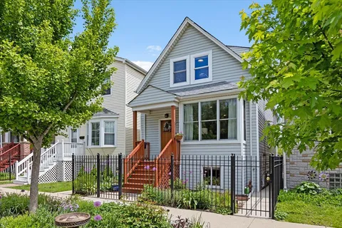 $825,000 | 2911 North Washtenaw Avenue, Chicago, IL 60618