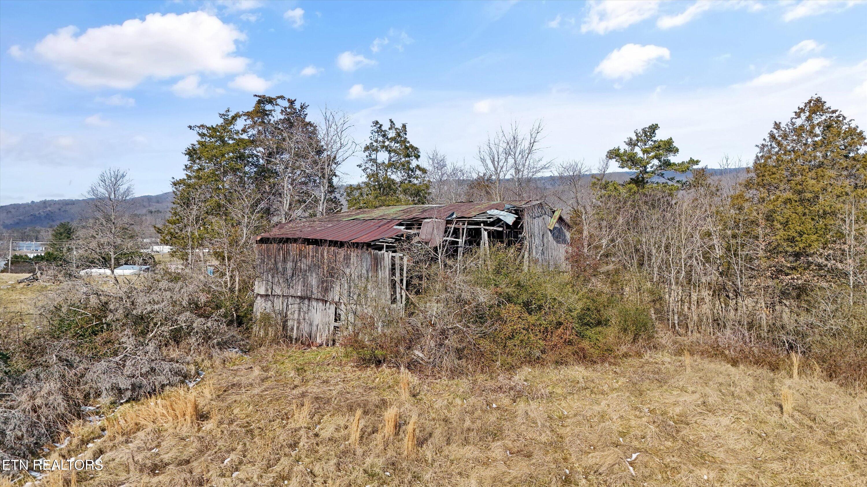 1333 Cherry Street Rutledge, TN 37861 - Photo 7 of 26 Barn