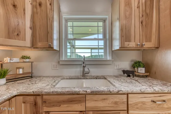$930,000 | 139 Jay Armentrout Road, Jonesborough, TN 37659