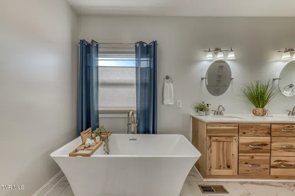$930,000 | 139 Jay Armentrout Road, Jonesborough, TN 37659