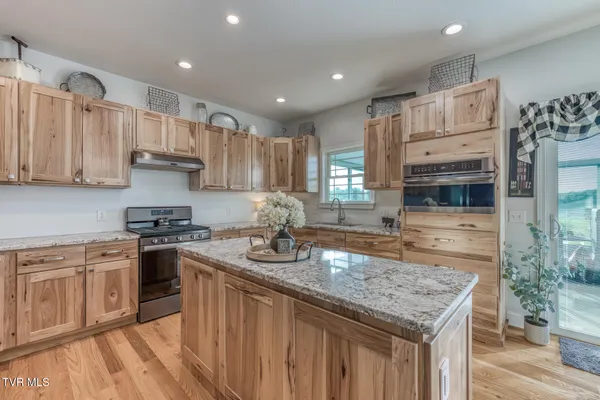$930,000 | 139 Jay Armentrout Road, Jonesborough, TN 37659