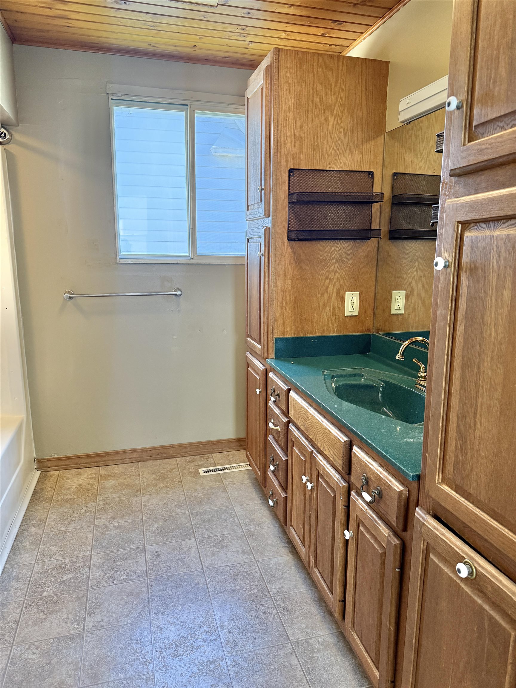 1013 South Jackson Street Bay City, MI 48708 - Photo 19 of 37