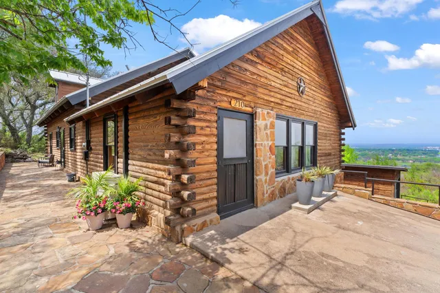 $639,000 | 210 Circle Road, Marble Falls, TX 78657