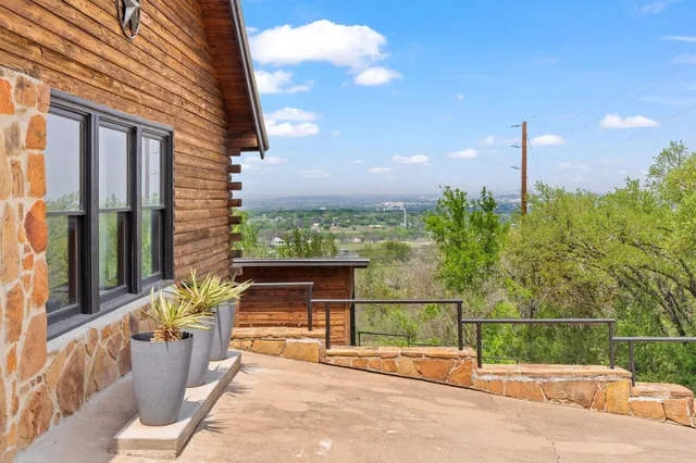 $639,000 | 210 Circle Road, Marble Falls, TX 78657