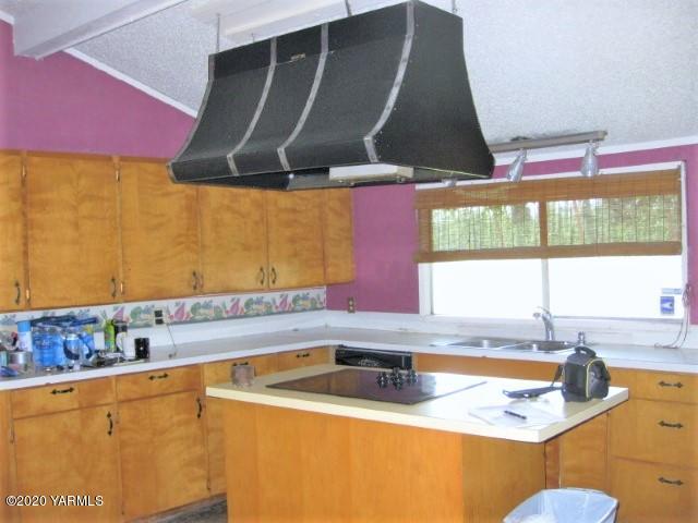 760 Lenseign Road Mabton, WA 98935 - Photo 8 of 16 a kitchen with stainless steel appliances a sink and a cabinets