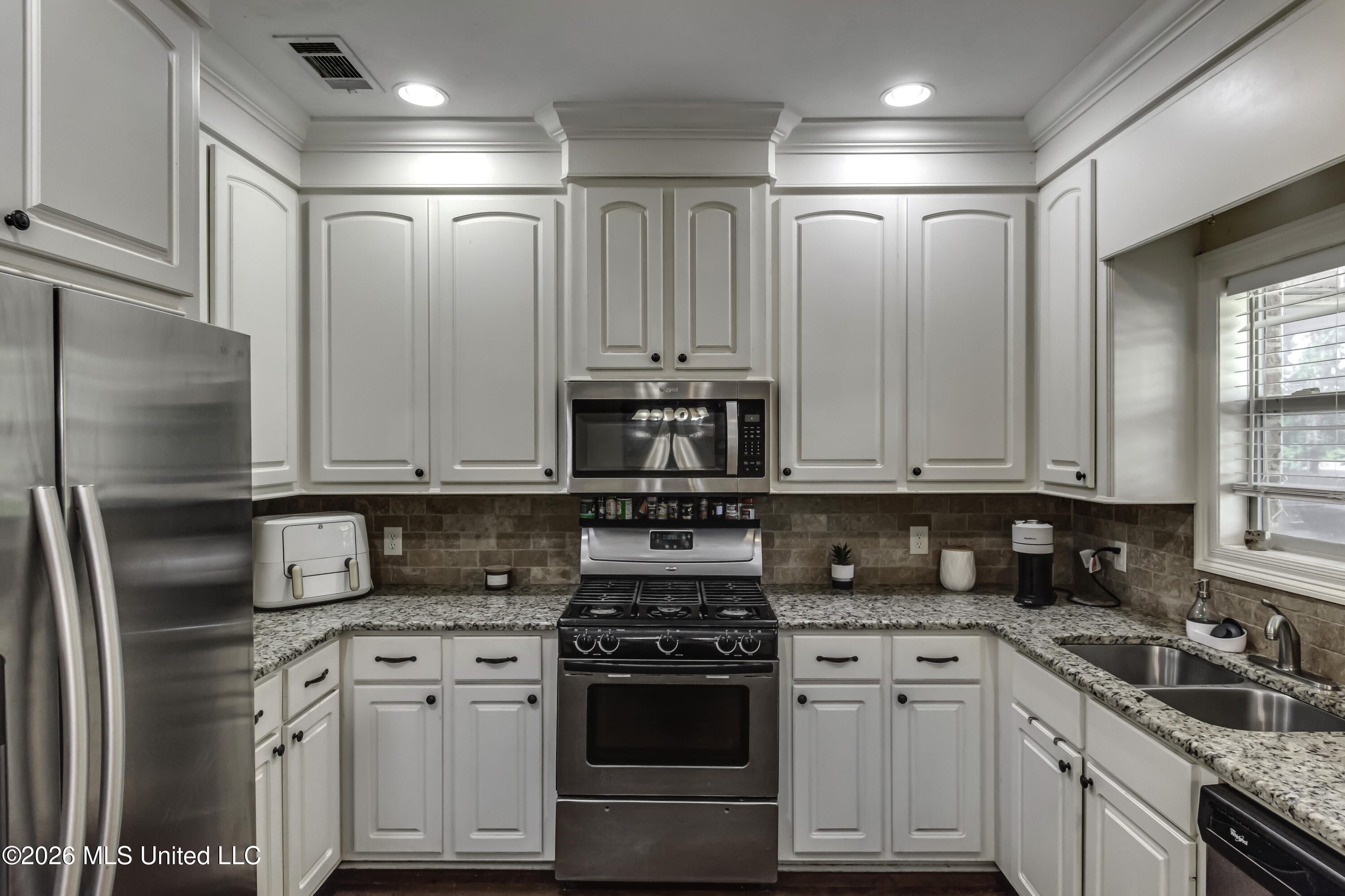 244 Greenfield Ridge Drive Brandon, MS 39042 - Photo 2 of 53 Kitchen
