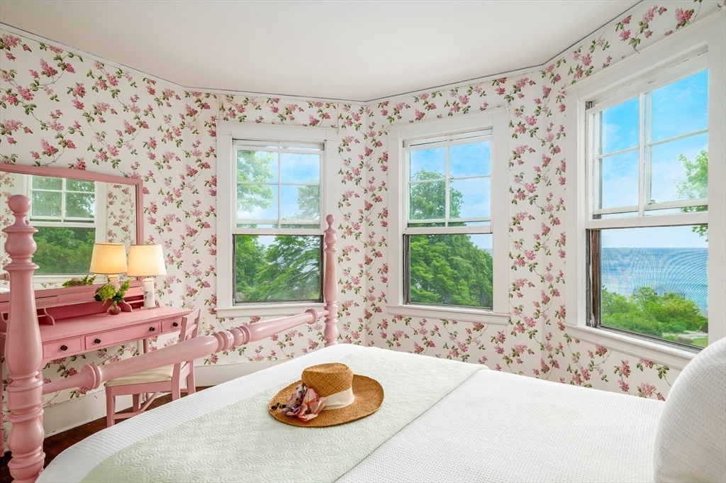 15 Brier Road Gloucester, MA 01930 - Photo 27 of 38 a living room with furniture and a large window