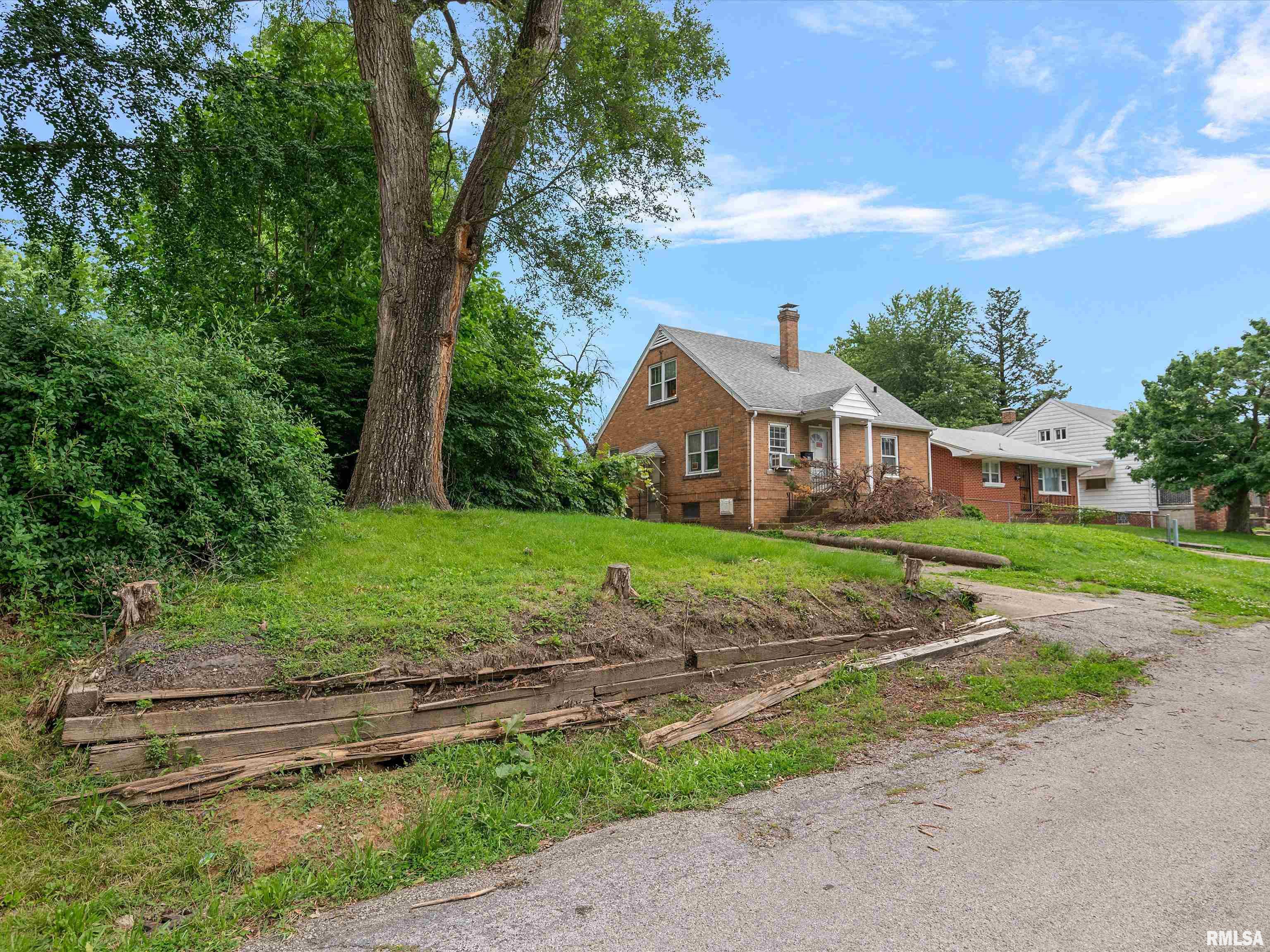 609 Wood Avenue Springfield, IL 62702 - Photo 4 of 30