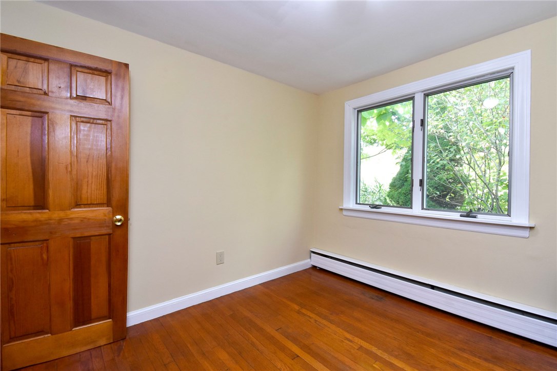 77 Ives Road Warwick, RI 02818 - Photo 9 of 37