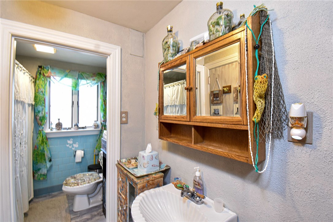 77 Ives Road Warwick, RI 02818 - Photo 10 of 37