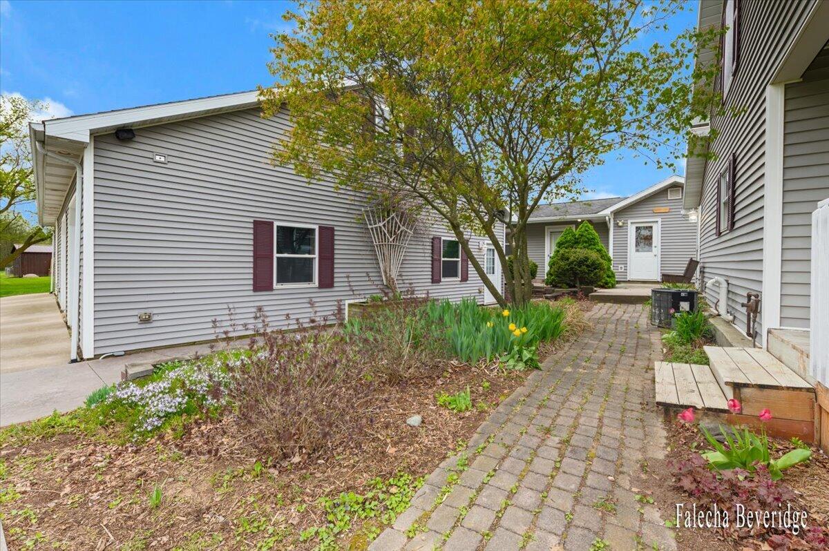 8022 East Vernon Road Clare, MI 48617 - Photo 15 of 44 Walkway