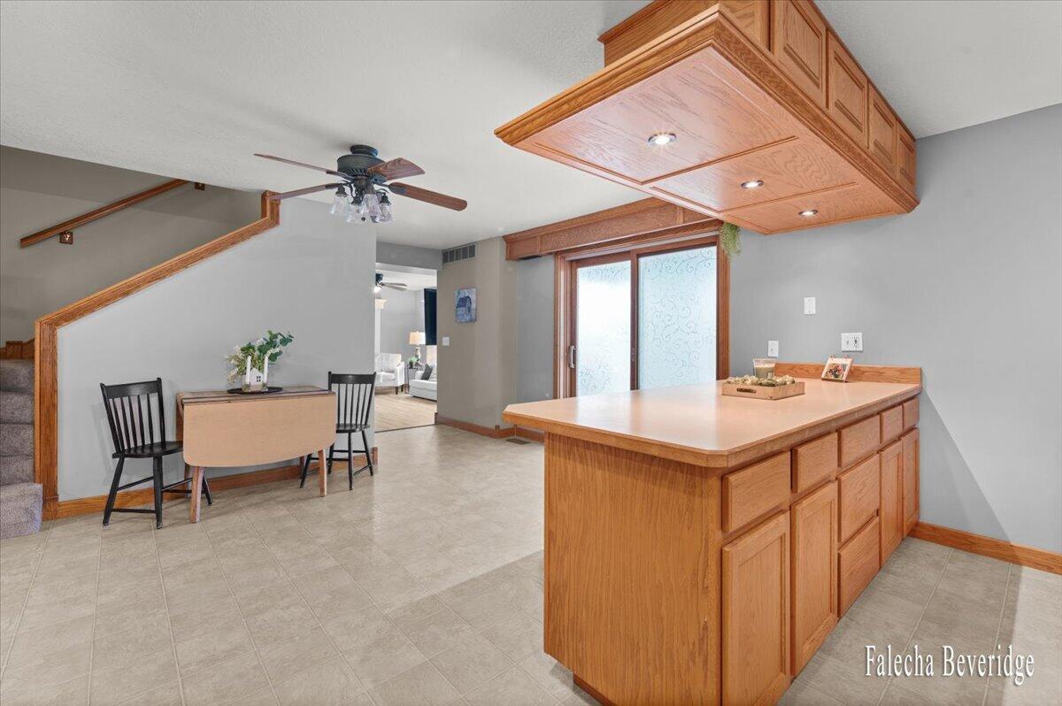 8022 East Vernon Road Clare, MI 48617 - Photo 21 of 44 Dining