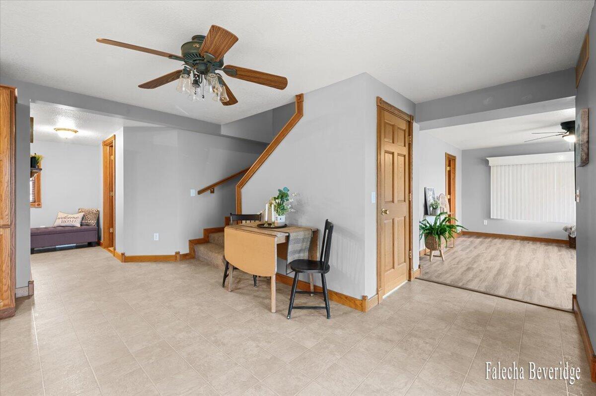 8022 East Vernon Road Clare, MI 48617 - Photo 22 of 44 Dining