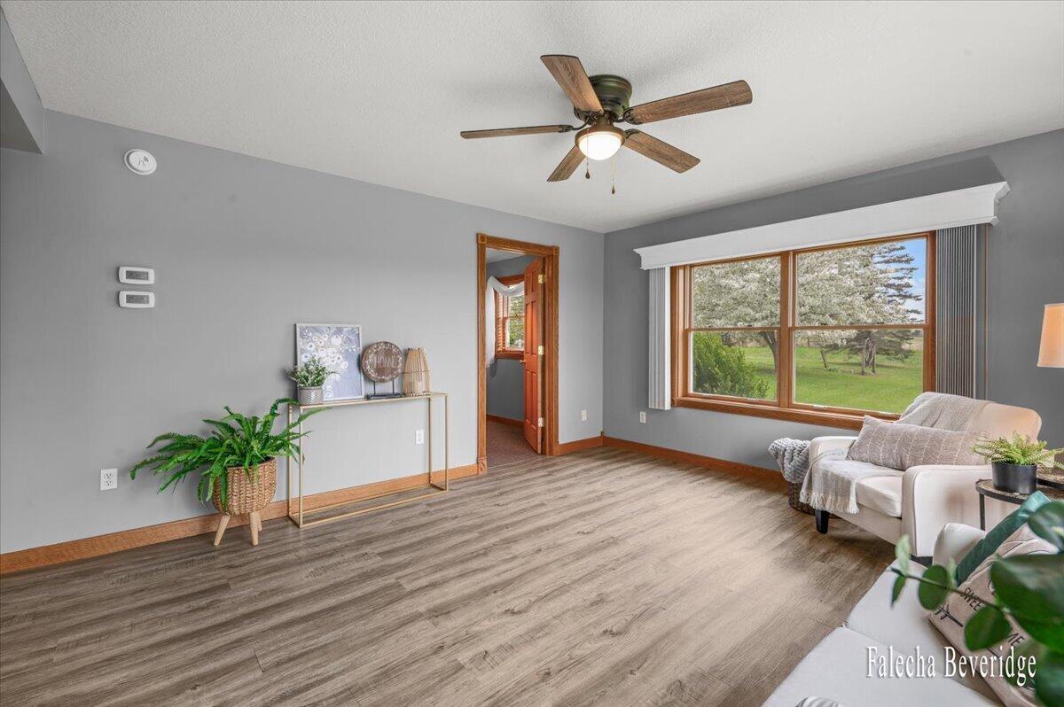 8022 East Vernon Road Clare, MI 48617 - Photo 28 of 44 Living Room