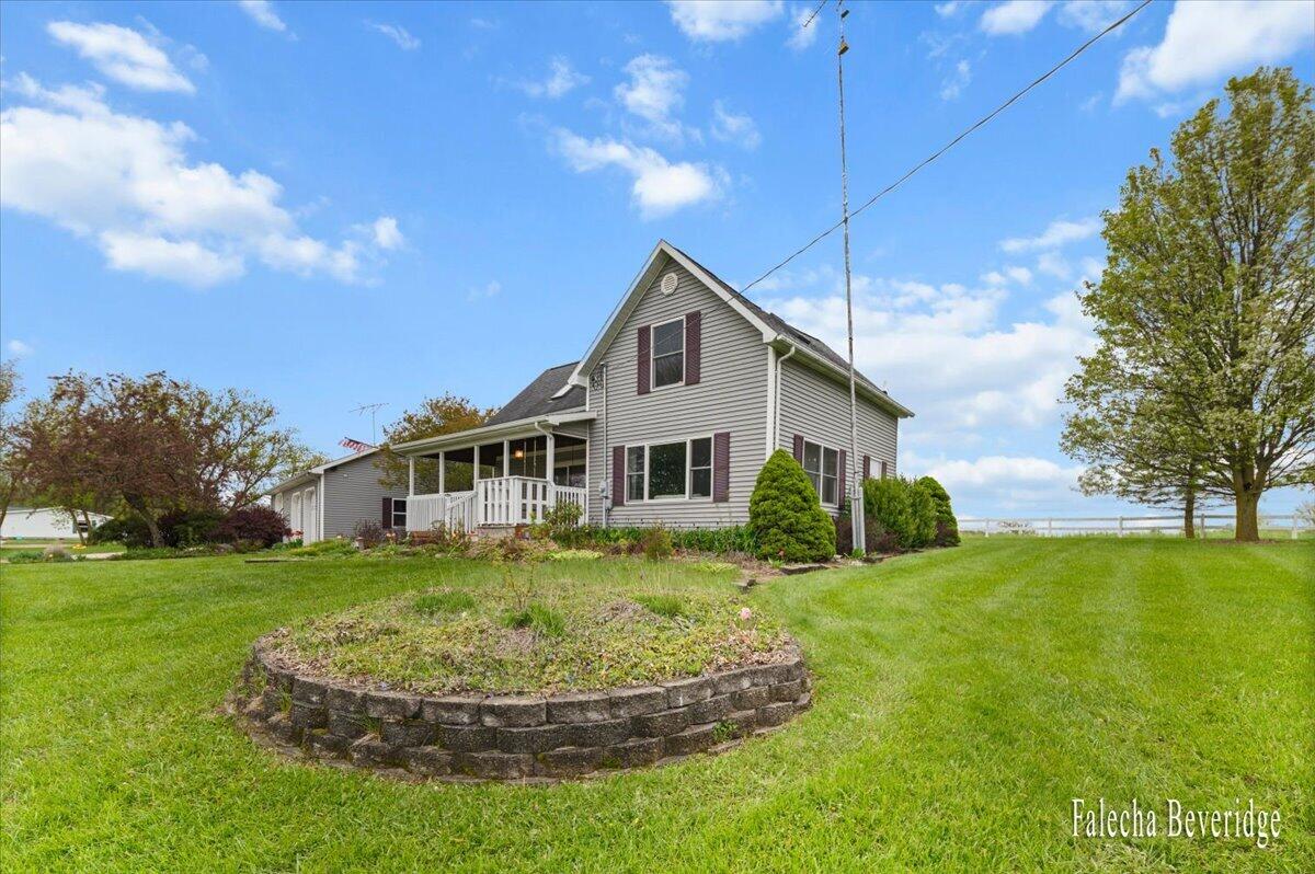 8022 East Vernon Road Clare, MI 48617 - Photo 6 of 44 Right angle Front