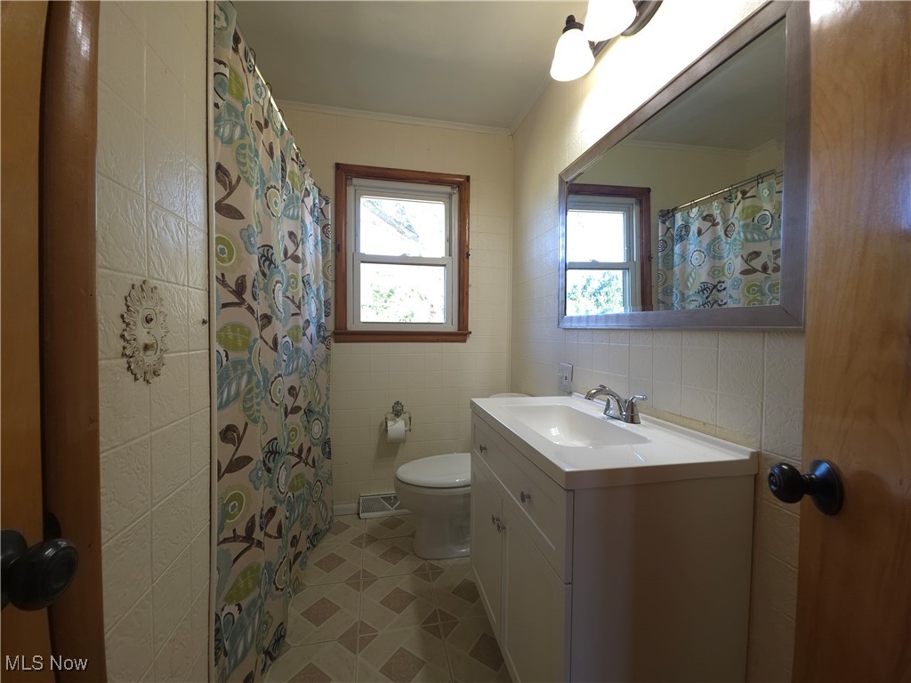 3154 Jefferson Road Ashtabula, OH 44004 - Photo 13 of 31 Main Full Bathroom