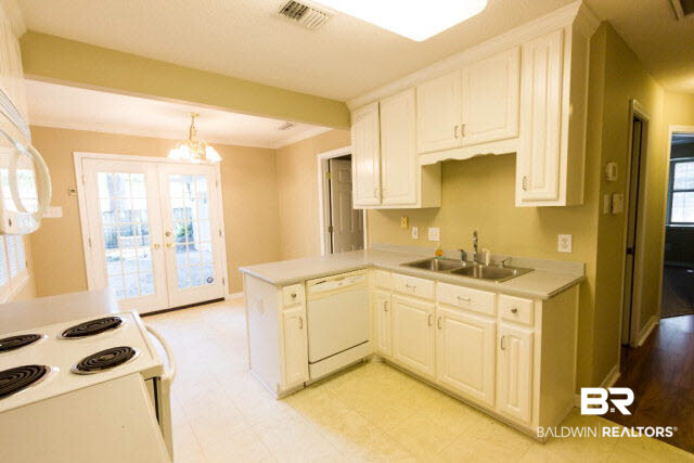 809 Henckley Avenue Mobile, AL 36609 - Photo 12 of 39 Overlooks Breakfast Area